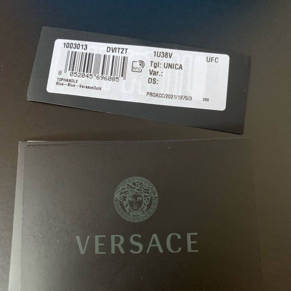 Versace La Medusa Bucket Bag - Picture 4 of 8